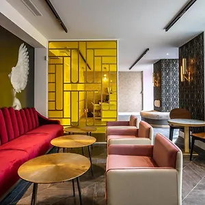 Nude - Color Vision Otel